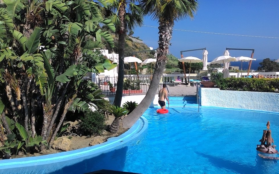 piscina ischia w